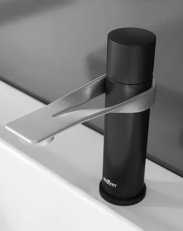 Rubinetto nero opaco